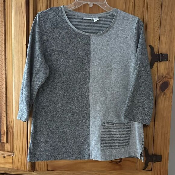 Weekends by Chico’s Colorblock Top - Picture 1 of 4